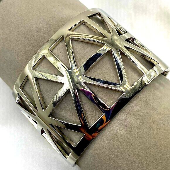 Chunky silver toned geometric cutout bangle cuff bracelet - Picture 6 of 6